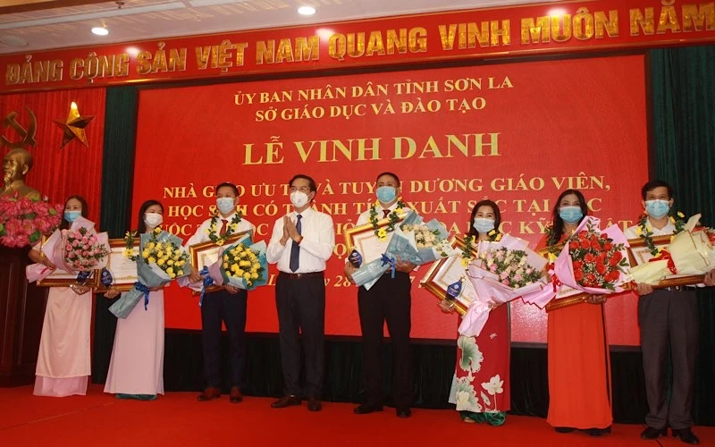 Trong năm học 2020-2021, tỉnh Sơn La có 7 giáo viên được xét tặng là Nhà giáo ưu tú.