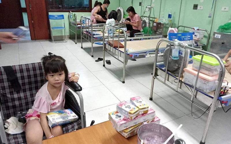 Các suất ăn của nhóm hoa hậu được gửi tới tay bệnh nhi tại Bệnh viện Nhi Trung ương.