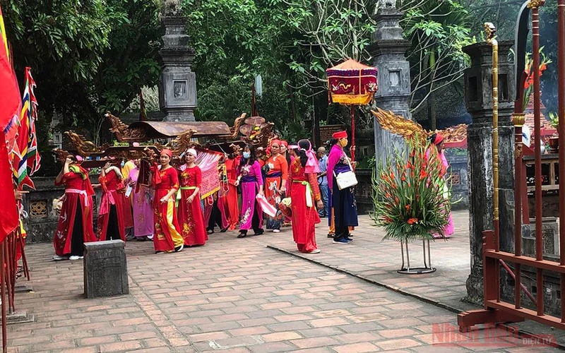 Lễ hội tại đền vua Lê, Hoa Lư, Ninh Bình.