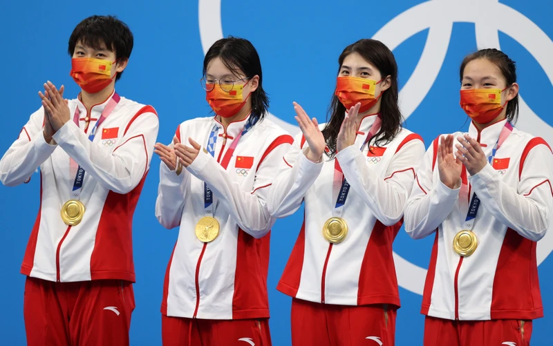 Các kình ngư trẻ Trung Quốc giành huy chương vàng ở nội dung 4x200m bơi tiếp sức tự do nữ, đồng thời phá kỷ lục thế giới. (Ảnh: Tokyo 2020)