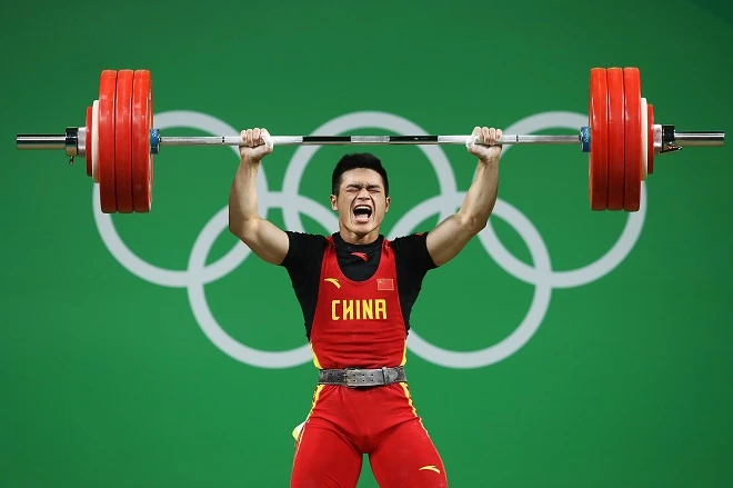 Ðô cử Shi Zhiyong phá kỷ lục thế giới hạng cân 73 kg môn cử tạ nam. 