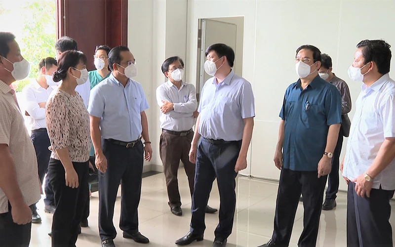 Bộ trưởng Y tế Nguyễn Thanh Long cùng đoàn công tác khảo sát thành lập Bệnh viện Hồi sức quy mô 500 giường.
