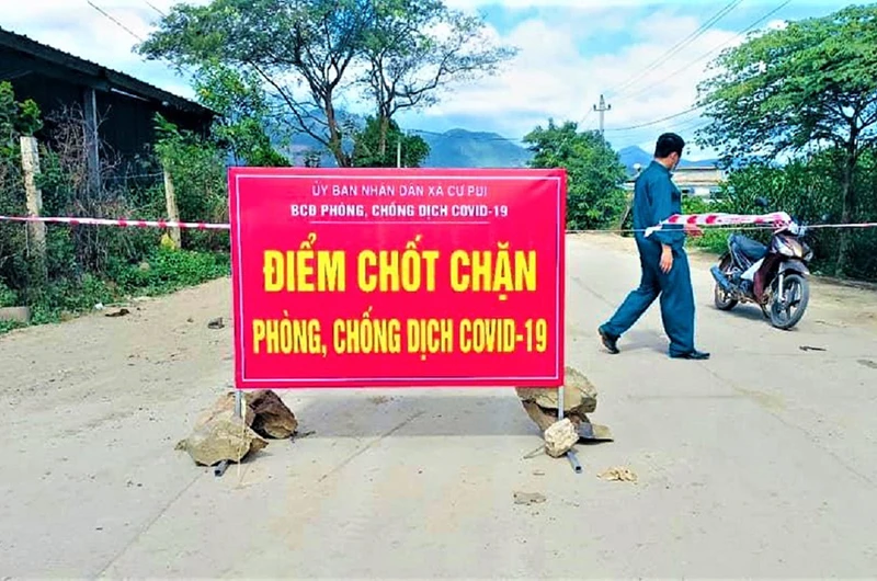 Một chốt chặn phòng, chống dịch Covid-19 trên địa bàn xã Cư Pui, huyện Krông Bông.