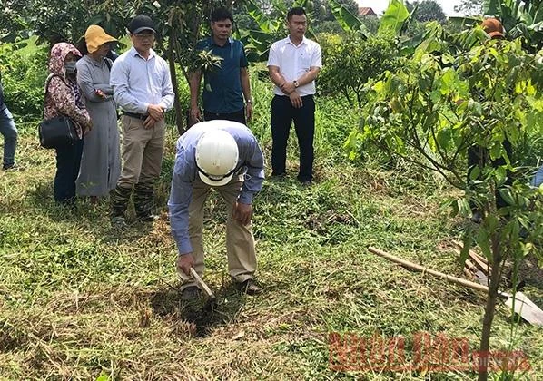 PGS. TS Bùi Văn Liên làm thủ tục động thổ, khởi công dự án khai quật hồitháng 5-2020.