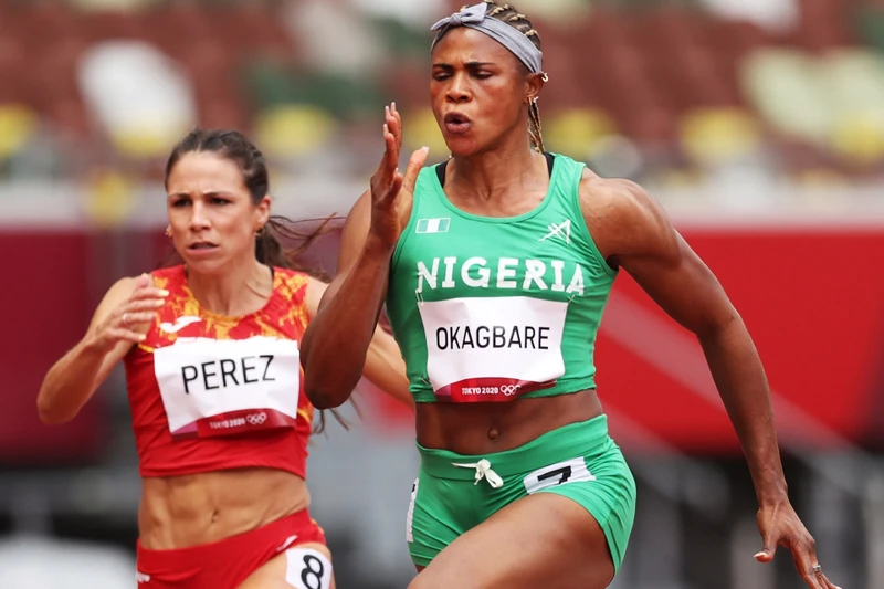 Nữ vận động viên Blessing Okagbare (phải) dính doping và bị trục xuất khỏi Olympic 2020. (Ảnh: AFP)
