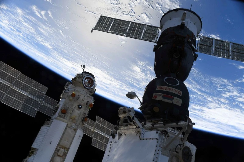 Module Phòng thí nghiệm đa năng Nauka (Khoa học) được lắp ghép vào Trạm vũ trụ quốc tế (ISS) bên cạnh tàu vũ trụ Soyuz MS-18 vào ngày 29/7. (Ảnh: Oleg Novitskiy/Roscosmos).
