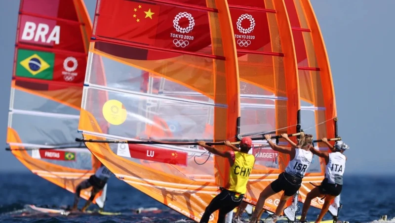 Đoàn Trung Quốc có thêm hai tấm huy chương vàng ở môn cử tạ và đua thuyền buồm trong ngày hôm nay để tiếp tục củng cố vị trí dẫn đầu bảng tổng sắp huy chương Olympic Tokyo 2020. (Ảnh: Getty Images)