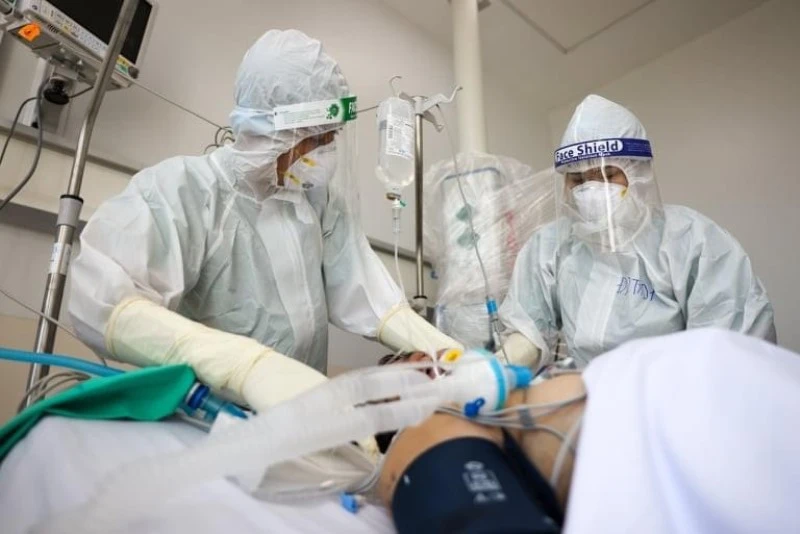Điều trị cho bệnh nhân Covid-19 nặng tại Bệnh viện Hồi sức Covid-19 TP Hồ Chí Minh. (Ảnh: Hải An)