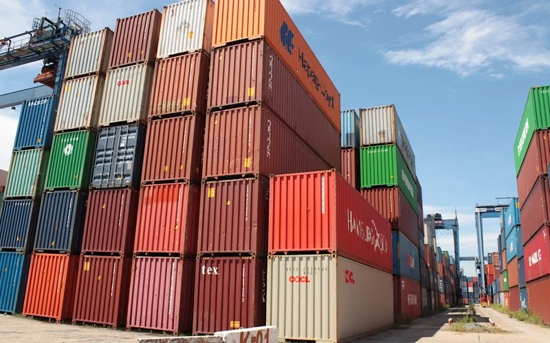 Hàng trăm nghìn container hàng hóa đang tồn đọng tại cảng Cát Lái