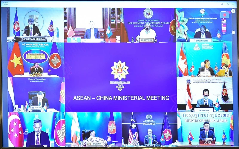 Hội nghị Bộ trưởng Ngoại giao ASEAN - Trung Quốc diễn ra theo hình thức trực tuyến. (Ảnh do báo Thế giới và Việt Nam cung cấp)