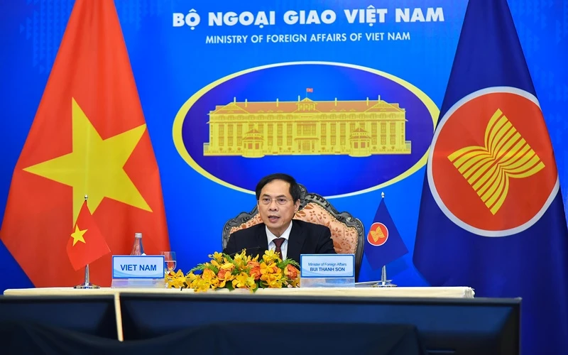Bộ trưởng Ngoại giao Bùi Thanh Sơn phát biểu ý kiến tại Hội nghị. (Ảnh do báo Thế giới và Việt Nam cung cấp) 