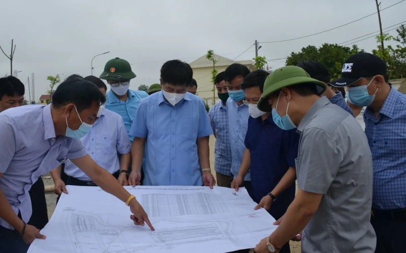 Lãnh đạo UBND tỉnh Điện Biên kiểm tra tiến độ thực địa các dự án xây dựng TĐC phục vụ mở rộng cảng hàng không Điện Biên.