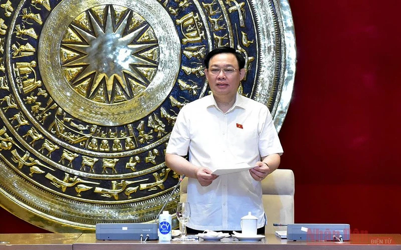 Chủ tịch Quốc hội Vương Đình Huệ phát biểu tại buổi làm việc Ban Thường vụ Đảng ủy cơ quan Văn phòng Quốc hội. (Ảnh: ĐĂNG ANH)