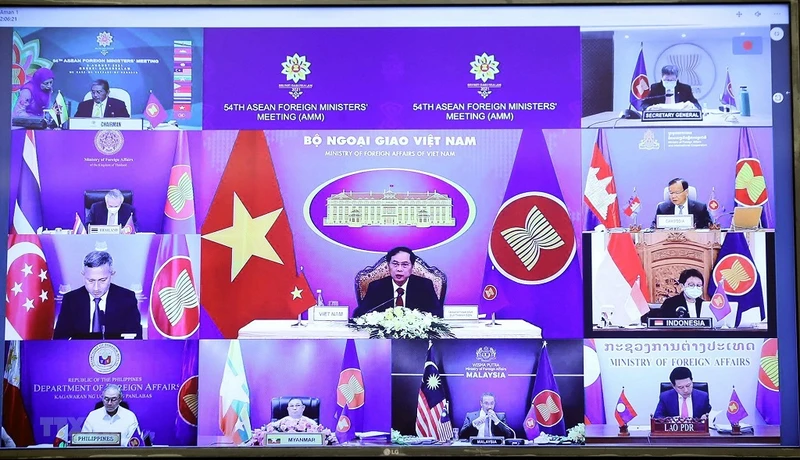 Bộ trưởng Bộ Ngoại giao Bùi Thanh Sơn phát biểu trực tuyến tại điểm cầu Hà Nội. (Ảnh: TTXVN)