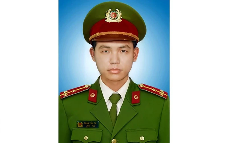 Đại úy Phan Tấn Tài được truy tặng Huân chương Chiến công hạng Nhì. (Ảnh mang quân hàm Thượng úy trước khi hy sinh)