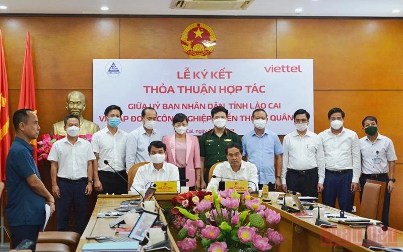 Lễ ký kết hợp tác giữa UBND tỉnh Lào Cai và Tập đoàn Công nghiệp - Viễn thông quân đội (Viettel).