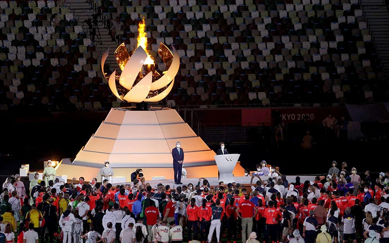 Chủ tịch IOC Thomas Bach và Trưởng ban tổ chức Hashimoto phát biểu bế mạc.
