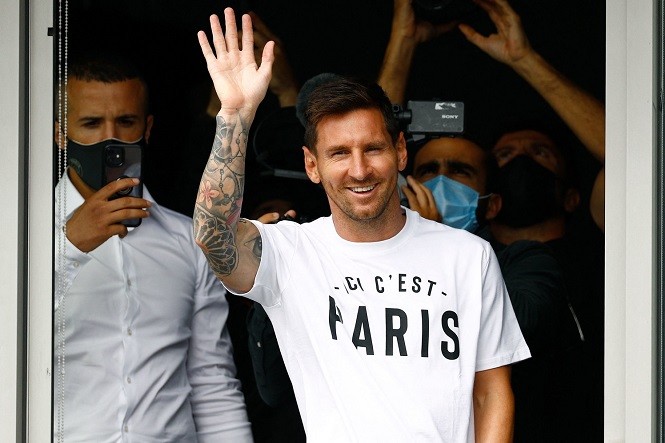 Messi đã đến PSG và nói rằng anh đã chuẩn bị cho sự thay đổi đầy thách thức. PSG là một đội bóng giàu có với rất nhiều tài năng trẻ. Thật thú vị để xem Messi và các đồng đội của anh ấy tạo ra những kết quả ấn tượng trong mùa giải tới.