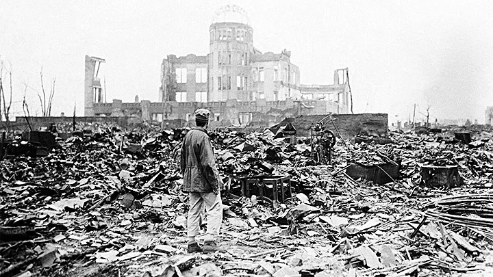 Thành phố Nagasaki hoang tàn sau khi bị tiến công hạt nhân. Ảnh: GETTY