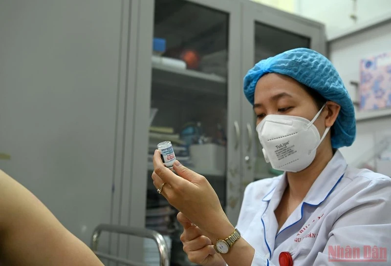Thành phố Hà Nội triển khai tiêm vaccine phòng Covid-19. (Ảnh: DUY LINH)