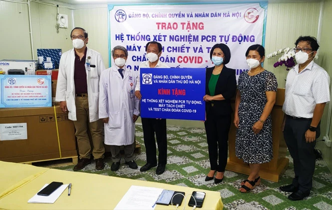 Tháng 7 vừa qua, Hà Nội đã gửi tặng TP Hồ Chí Minh hệ thống xét nghiệm PCR hiện đại