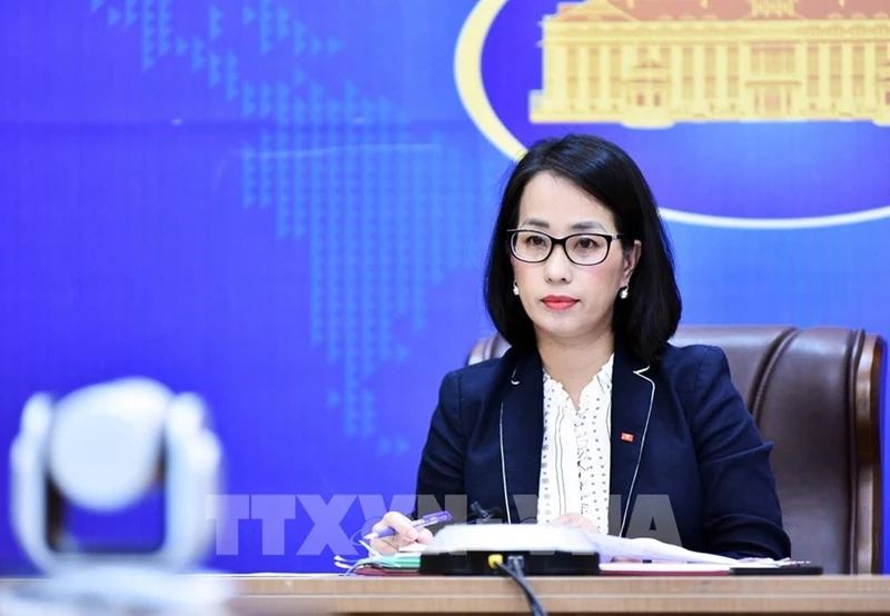 Phó phát ngôn viên Bộ Ngoại giao Phạm Thu Hằng tại buổi họp báo trực tuyến chiều 19/8. (Ảnh: TTXVN) 