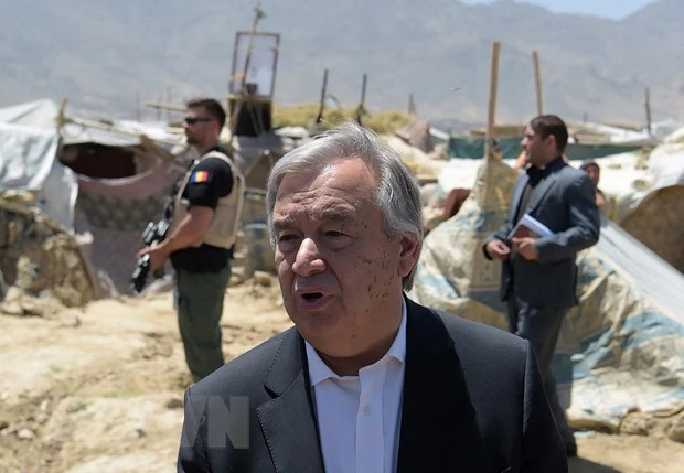 Tổng Thư ký Liên hợp quốc Antonio Guterres trong cuộc họp báo tại khu vực trại tạm của người tị nạn ở ngoại ô Kabul, Afghanistan. (Ảnh: AFP/TTXVN)
