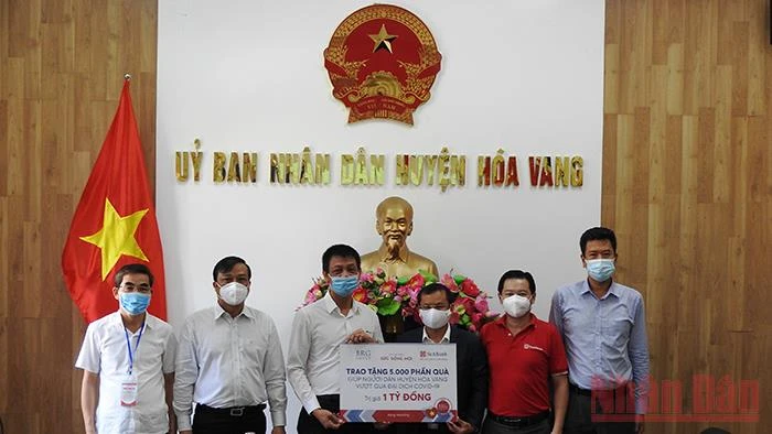 Tập đoàn BRG và ngân hàng SEABANK ủng hộ 11 tỷ đồng cho Đà Nẵng.