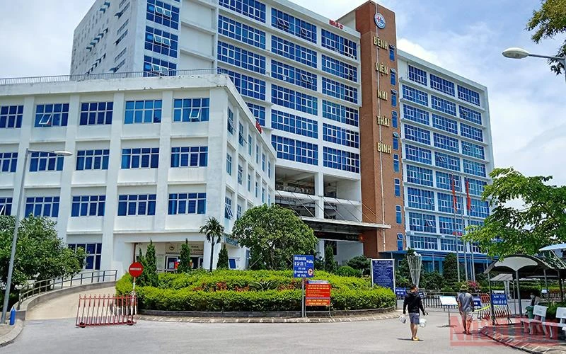 Bệnh viện Nhi Thái Bình đã kích hoạt khu cách ly, điều trị cho trẻ em với 40 giường bệnh. Ảnh: MAI TÚ