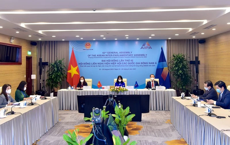 Phiên họp Ủy ban Kinh tế tại điểm cầu Hà Nội.