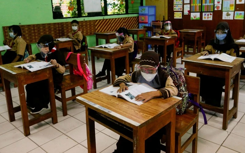 Học sinh của một trường tiểu học tại Jakarta, Indonesia, tháng 4/2021. (Ảnh: Reuters)