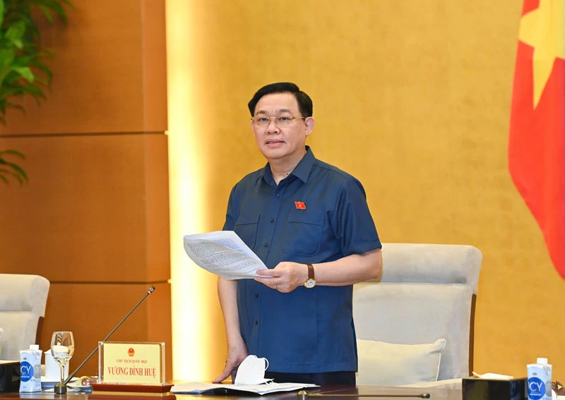 Chủ tịch Quốc hội Vương Đình Huệ phát biểu tại phiên họp. (Ảnh: DUY LINH)