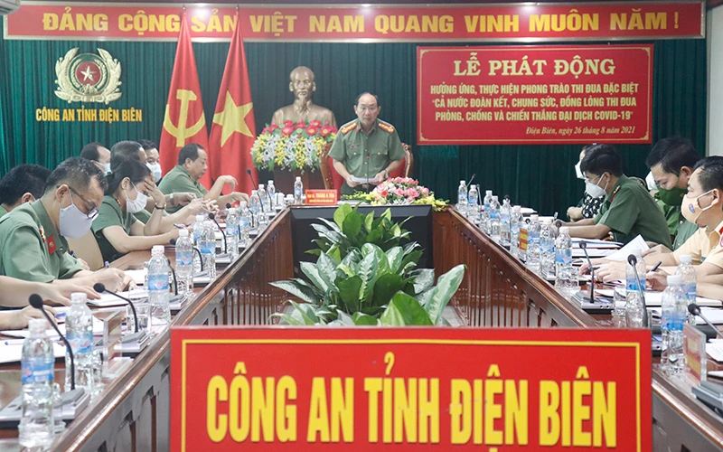 Đại tá Tráng A Tủa, Giám đốc Công an tỉnh Điện Biên phát động phong trào thi đua phòng, chống dịch Covid-19 trong toàn lực lượng.