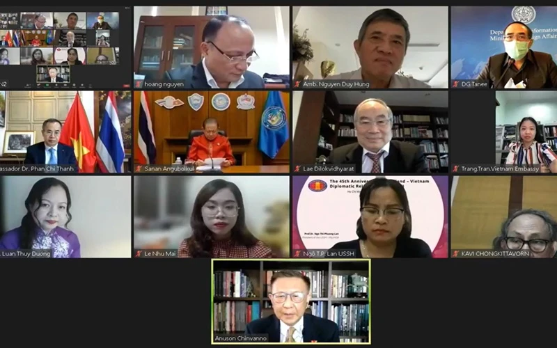 Tọa đàm diễn ra theo hình thức trực tuyến và truyền phát trực tiếp trên Facebook để quảng bá về quan hệ Việt Nam - Thái Lan tới đông đảo công chúng. 