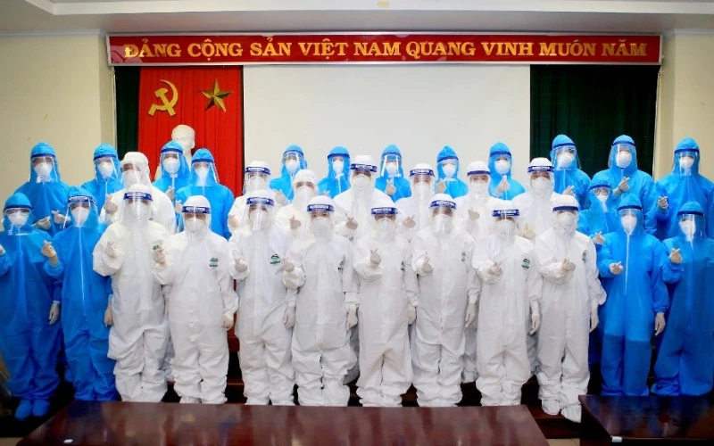 Đội ngũ y, bác sĩ Huế trước giờ lên đường vào tâm dịch TP Hồ Chí Minh.
