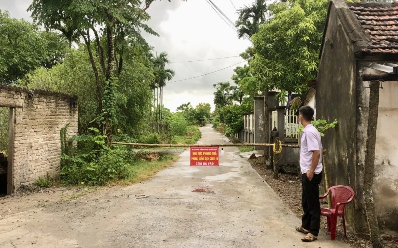 Khu vực phong tỏa tại ngã ba Bình Minh, huyện Kim Sơn (Ninh Bình).