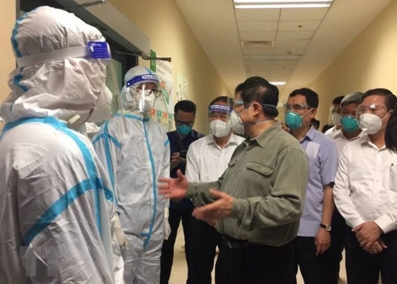 Thủ tướng Phạm Minh Chính thăm hỏi, động viện đội ngũ y, bác sĩ đang tham gia điều trị bệnh nhân Covid-19 ở Bình Dương.