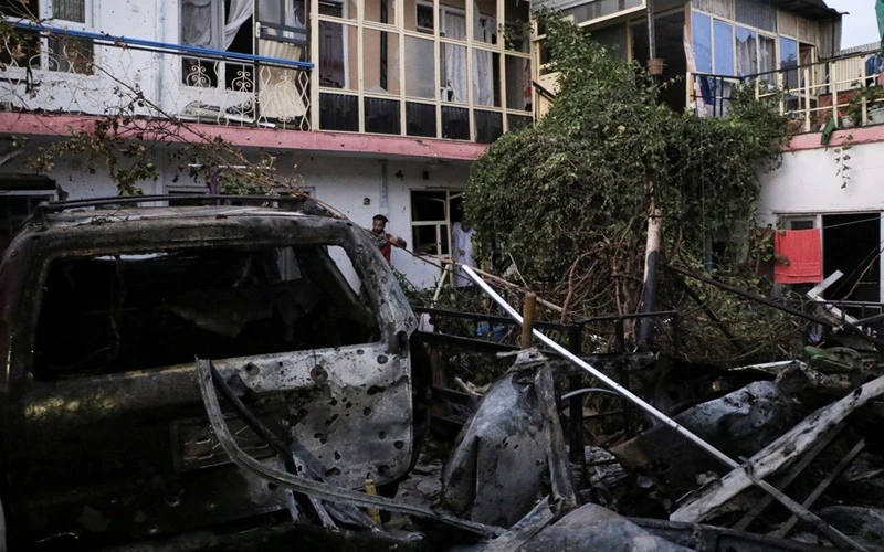 Nhà dân bị phá hủy sau vụ tấn công rocket tại Kabul, Afghanistan, ngày 29/8. (Ảnh: Reuters)