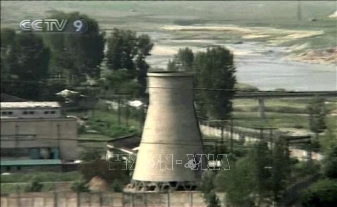 Một tháp làm mát tại tổ hợp hạt nhân Yongbyon ở Triều Tiên. Ảnh: AFP/TTXVN