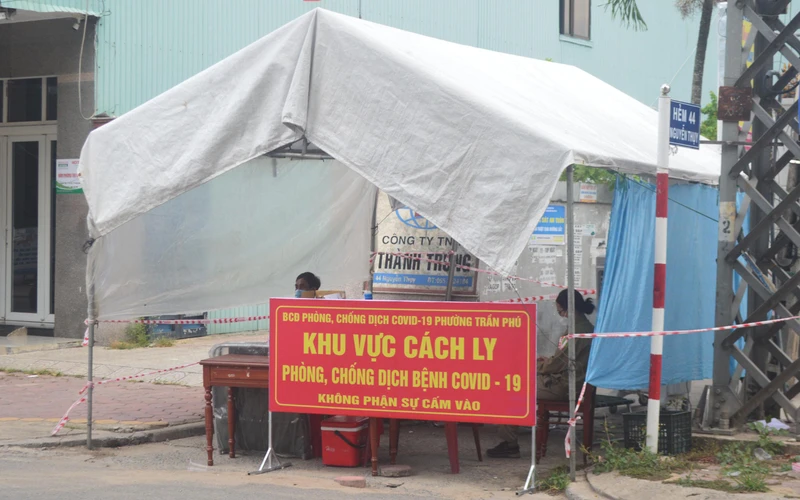 Phong toả nhiều khu vực dân cư ở Quảng Ngãi xuất hiện F0. 