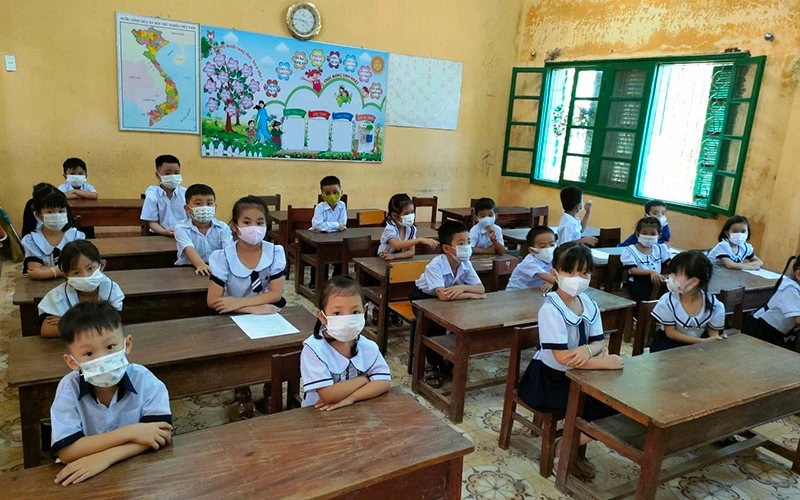 Trường tiểu học và THCS Xuân Lộc, huyện Phú Lộc (Thừa Thiên Huế) chuẩn bị đón học sinh là con em ở miền nam trở về.