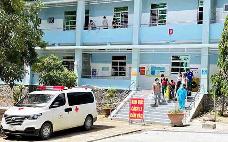 Các bệnh nhân tại các khu cách ly y tế tập trung tỉnh Ninh Thuận xuất viện sau khi đã hoàn thành thời gian điều trị, tiếp tục chuyển về cách ly tại nhà theo quy định. 