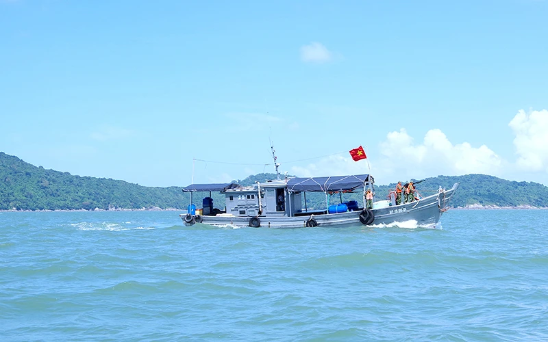 Tàu tuần tra của Biên phòng Cà Mau tham gia cứu hộ cứu nạn trên biển. Ảnh: BĐBP Cà Mau