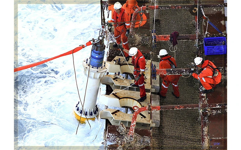 Người lao động dầu khí làm việc trên công trình biển (Ảnh tư liệu).