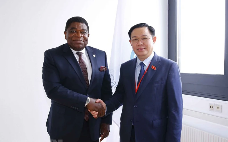 Chủ tịch Quốc hội Vương Đình Huệ gặp Tổng Thư ký IPU Martin Chungoong. (Ảnh: Doãn Tấn/TTXVN)