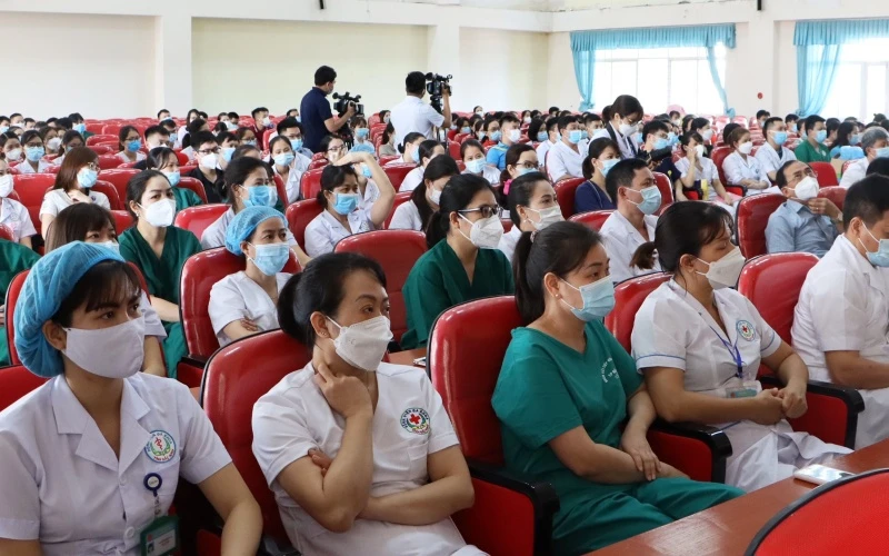 Hơn 200 cán bộ, y, bác sĩ tỉnh Bắc Ninh hỗ trợ thành phố Hà Nội phòng, chống dịch Covid-19