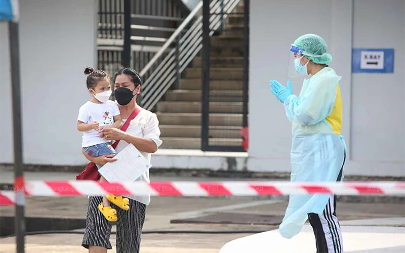 FDA Thái Lan đang xem xét thông qua đề xuất tiêm vaccine ngừa Covid-19 cho trẻ từ 3 tuổi ở nước này. Ảnh: Bangkok Post