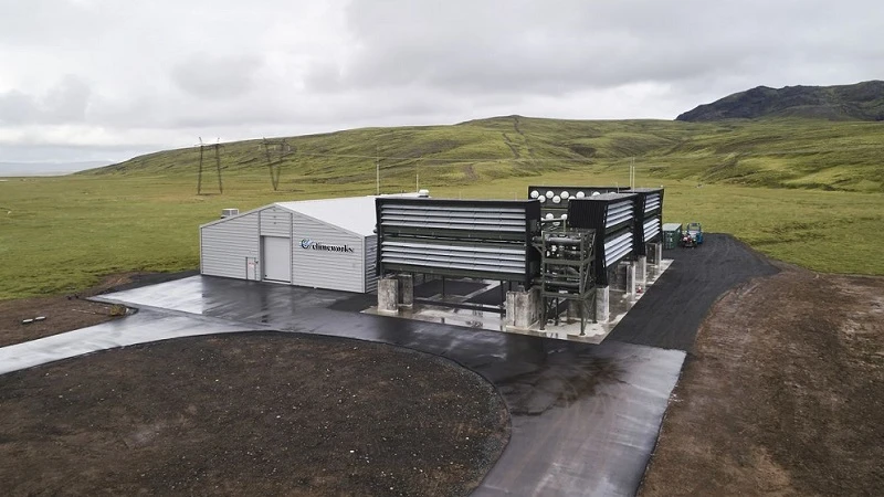 Nhà máy thu khí CO2 trực tiếp từ không khí lớn nhất thế giới đi vào hoạt động tại Iceland. (Ảnh: Bloomberg.com)