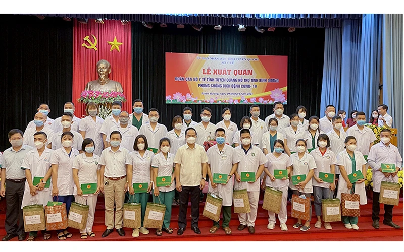 Tuyên Quang cử cán bộ y tế hỗ trợ Bình Dương chống dịch