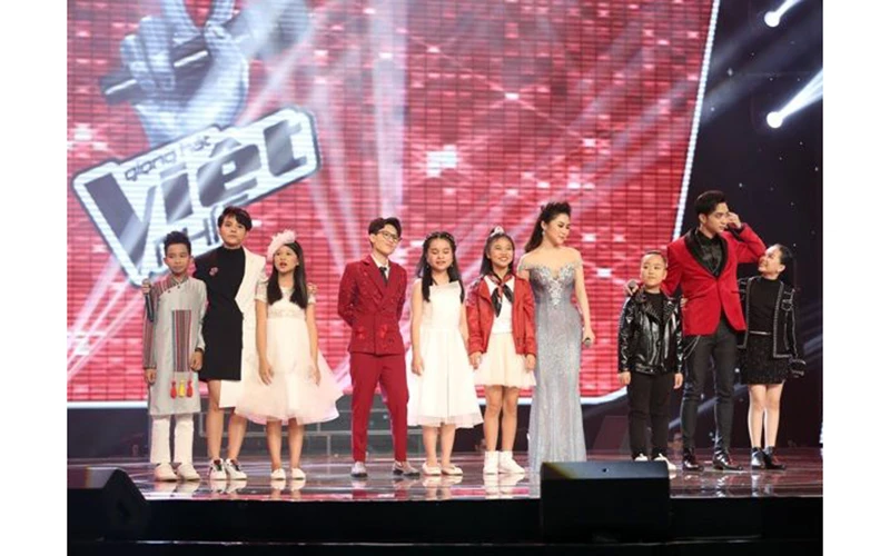 Các thí sinh và huấn luyện viên trong đêm chung kết The Voice Kids 2017. Ảnh: PT